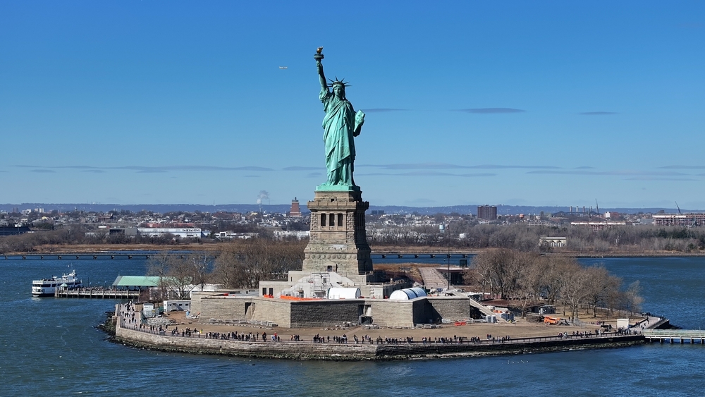 Statue of Liberty Lady Liberty Battery Park The Daily Green cannabis dispensary near me dispensary times square new york city nyc manhattan midtown cannabis near me manhattan cannabis weed dispensary manhattan weed in midtown